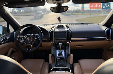 Внедорожник / Кроссовер Porsche Cayenne 2016 в 
