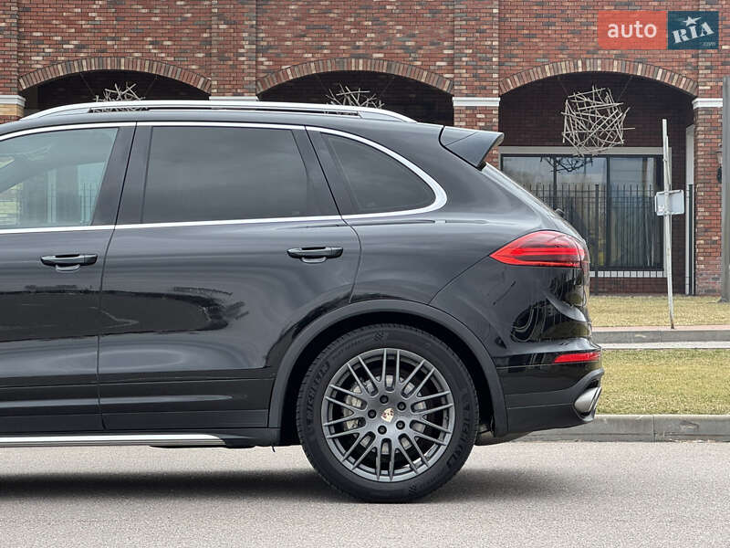 Внедорожник / Кроссовер Porsche Cayenne 2016 в Киеве