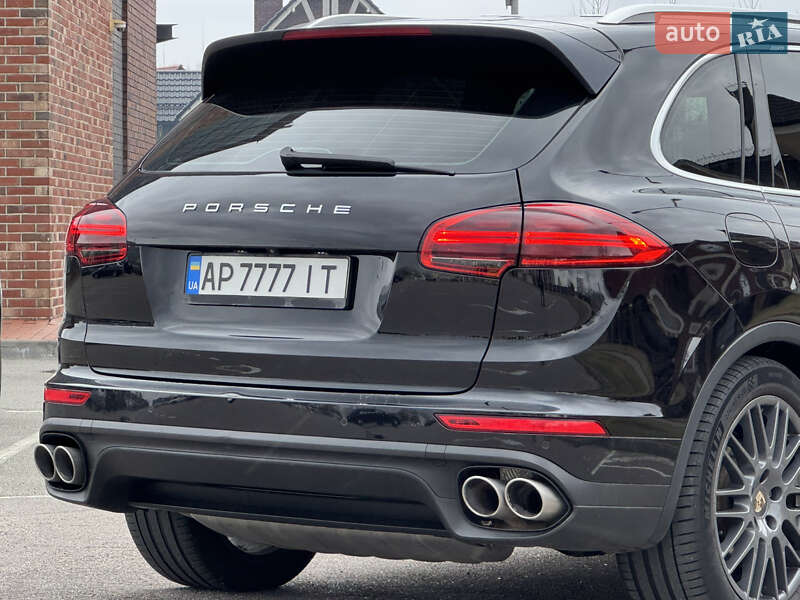 Внедорожник / Кроссовер Porsche Cayenne 2016 в Киеве