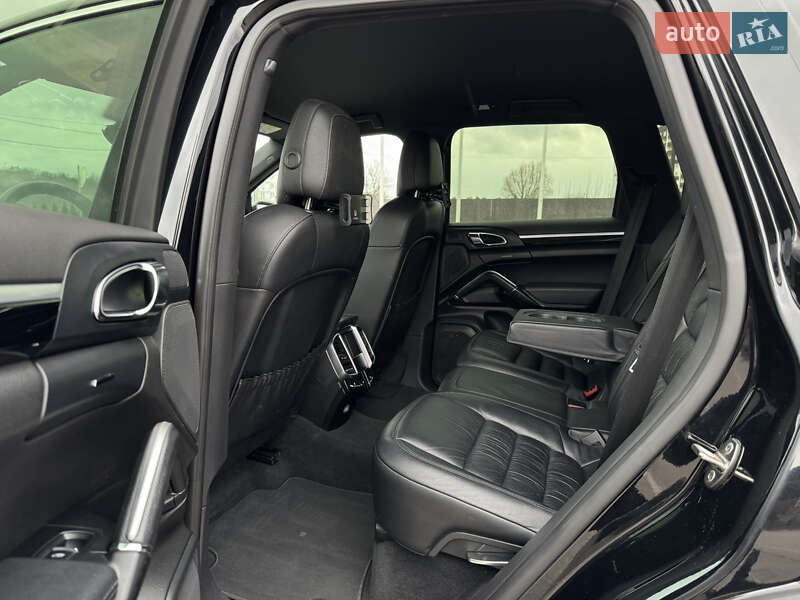 Внедорожник / Кроссовер Porsche Cayenne 2016 в Киеве