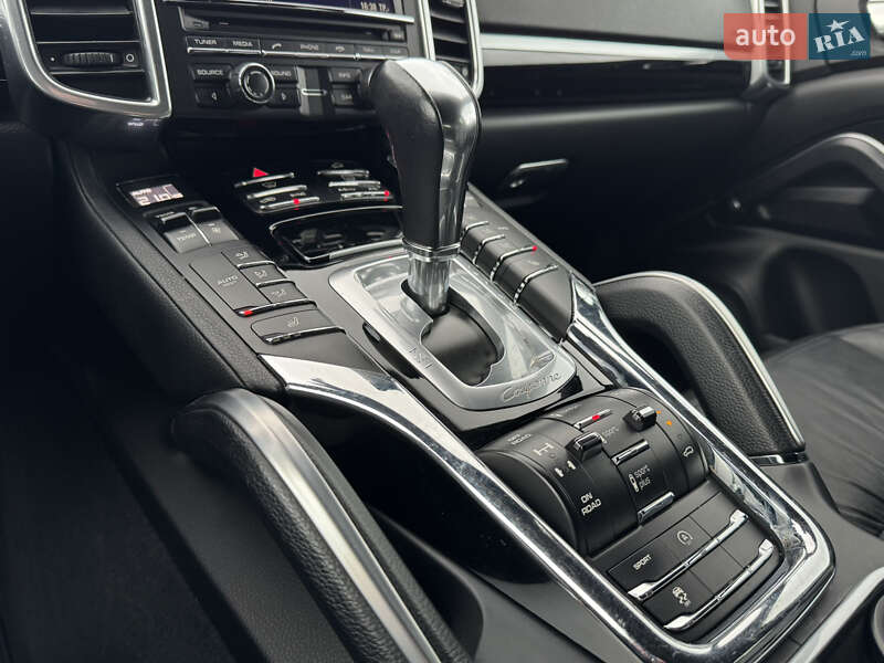 Внедорожник / Кроссовер Porsche Cayenne 2016 в Киеве