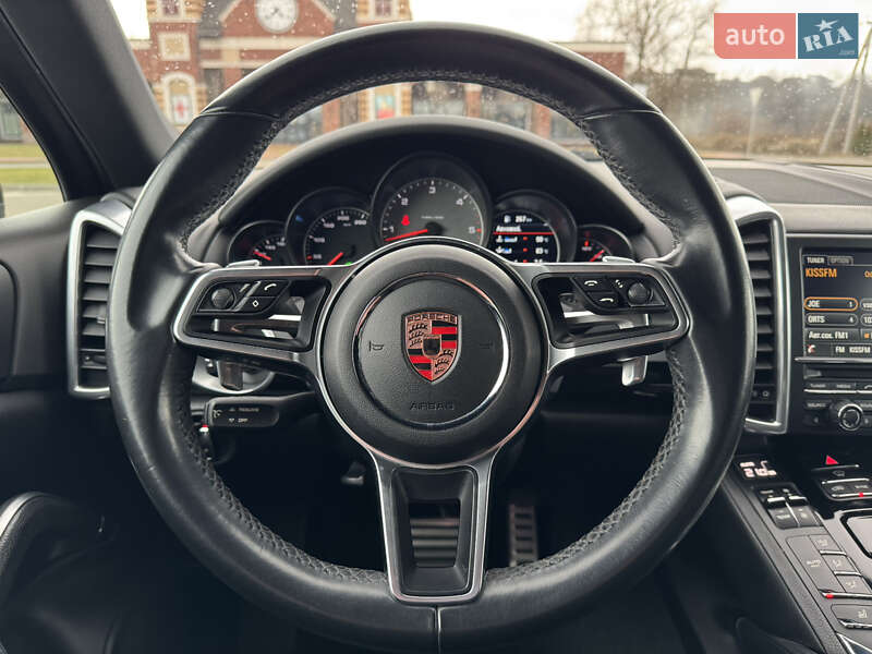 Внедорожник / Кроссовер Porsche Cayenne 2016 в Киеве