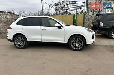 Позашляховик / Кросовер Porsche Cayenne 2017 в Миколаєві