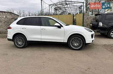 Внедорожник / Кроссовер Porsche Cayenne 2017 в 