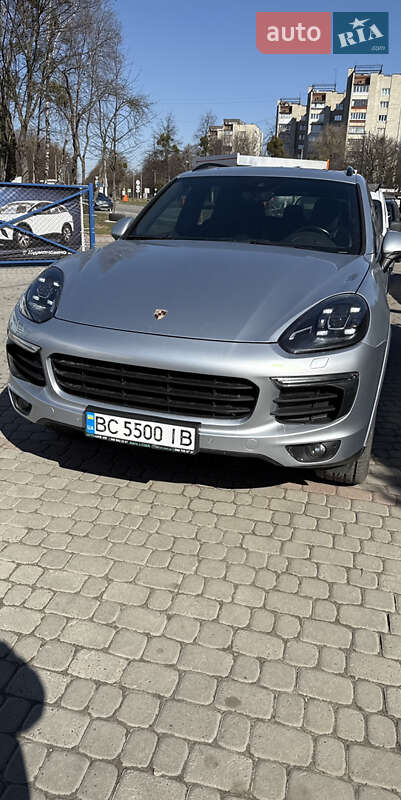 Внедорожник / Кроссовер Porsche Cayenne 2017 в 