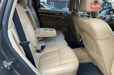 Внедорожник / Кроссовер Porsche Cayenne 2012 в 