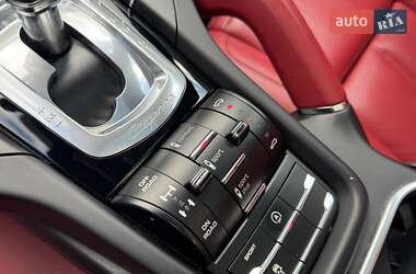 Внедорожник / Кроссовер Porsche Cayenne 2015 в 