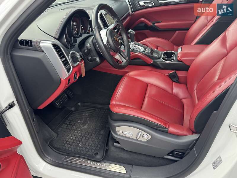 Позашляховик / Кросовер Porsche Cayenne 2015 в Тернополі