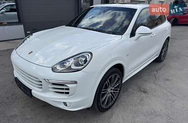 Внедорожник / Кроссовер Porsche Cayenne 2015 в 