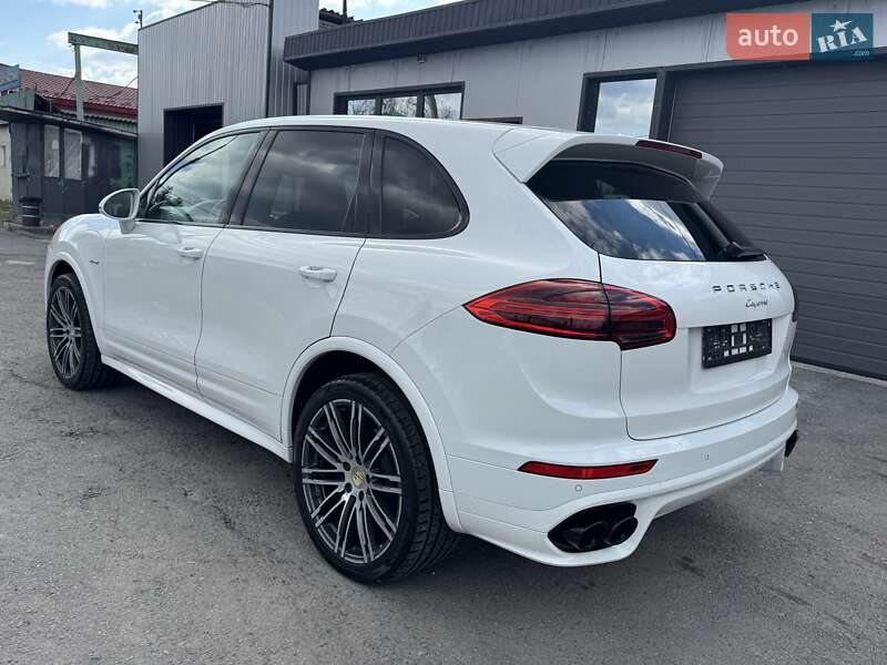 Внедорожник / Кроссовер Porsche Cayenne 2015 в Тернополе