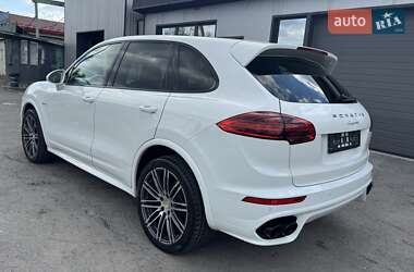 Внедорожник / Кроссовер Porsche Cayenne 2015 в 