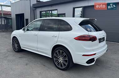 Внедорожник / Кроссовер Porsche Cayenne 2015 в 