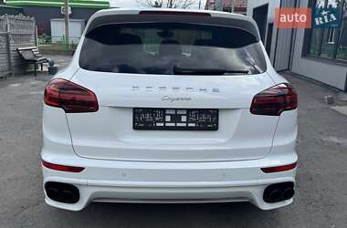 Внедорожник / Кроссовер Porsche Cayenne 2015 в 