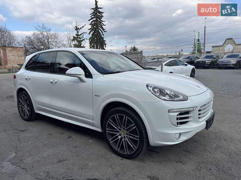 Внедорожник / Кроссовер Porsche Cayenne 2015 в 