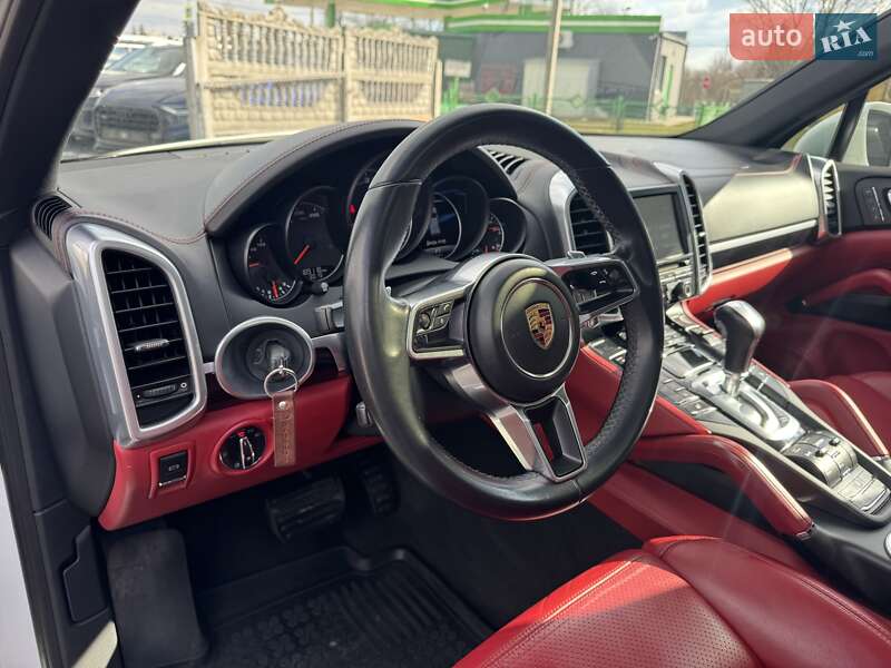 Позашляховик / Кросовер Porsche Cayenne 2015 в Тернополі