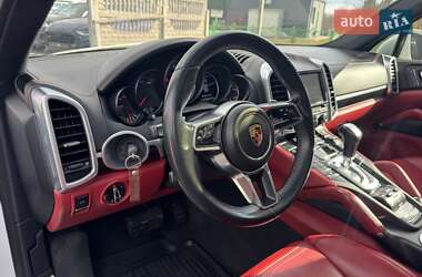 Внедорожник / Кроссовер Porsche Cayenne 2015 в 