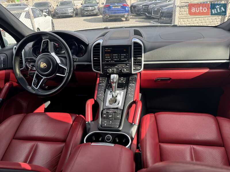 Внедорожник / Кроссовер Porsche Cayenne 2015 в Тернополе