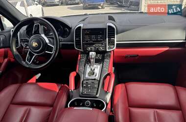 Внедорожник / Кроссовер Porsche Cayenne 2015 в 
