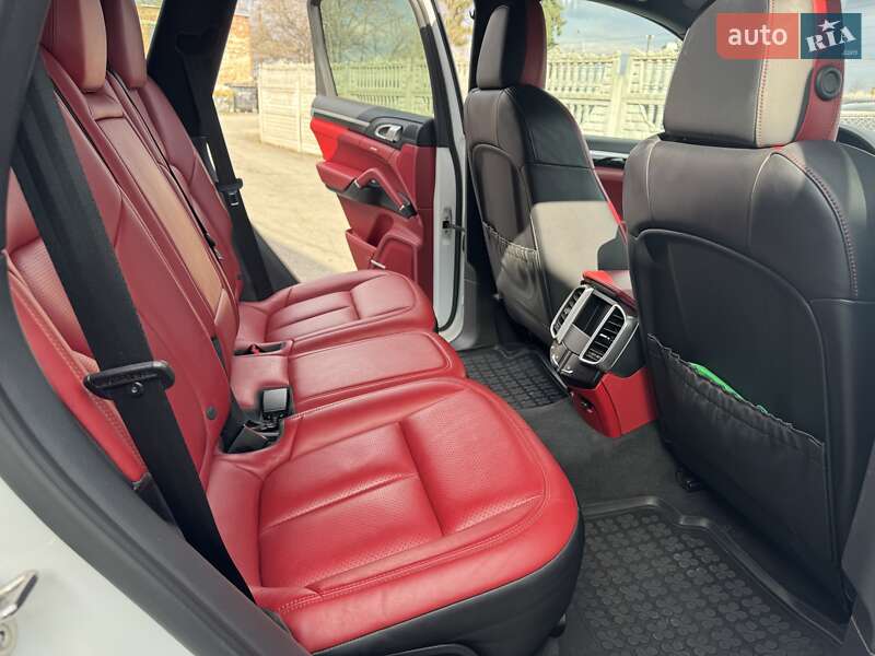 Позашляховик / Кросовер Porsche Cayenne 2015 в Тернополі