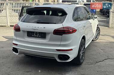Внедорожник / Кроссовер Porsche Cayenne 2015 в 