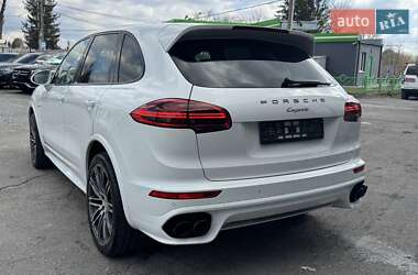 Внедорожник / Кроссовер Porsche Cayenne 2015 в 