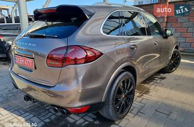 Внедорожник / Кроссовер Porsche Cayenne 2014 в 