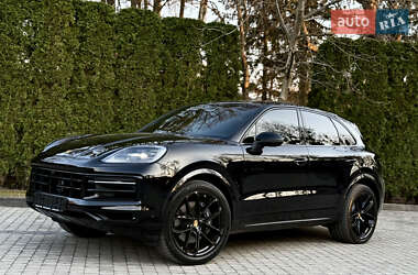 Позашляховик / Кросовер Porsche Cayenne 2024 в 