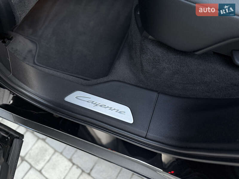 Внедорожник / Кроссовер Porsche Cayenne 2024 в Львове