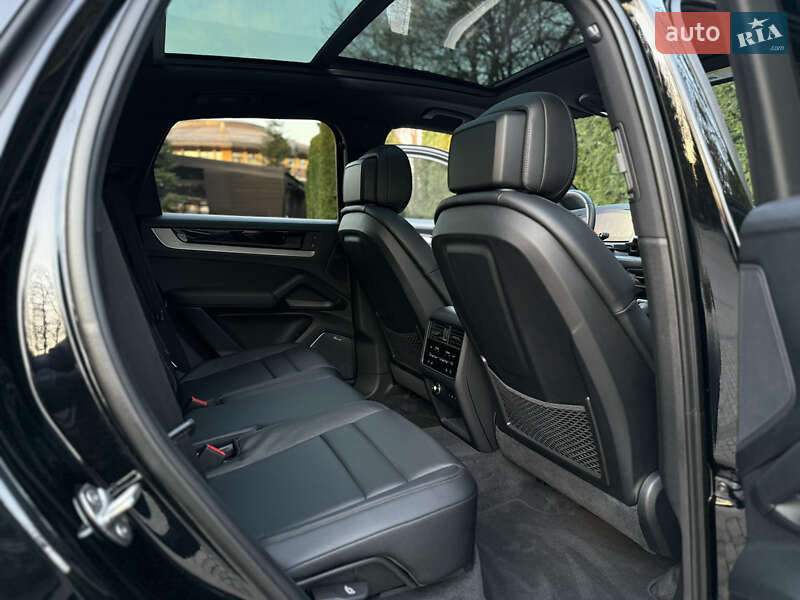 Внедорожник / Кроссовер Porsche Cayenne 2024 в Львове