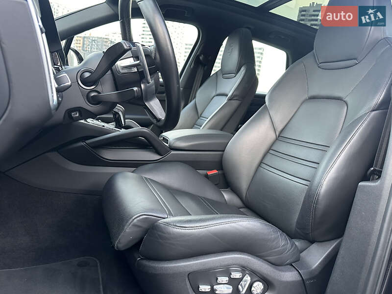 Внедорожник / Кроссовер Porsche Cayenne 2019 в Киеве фото 40 Внедорожник / Кроссовер Porsche Cayenne 2019 в Киеве