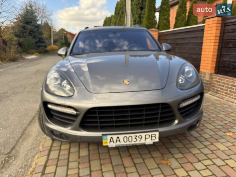 Позашляховик / Кросовер Porsche Cayenne 2012 в 