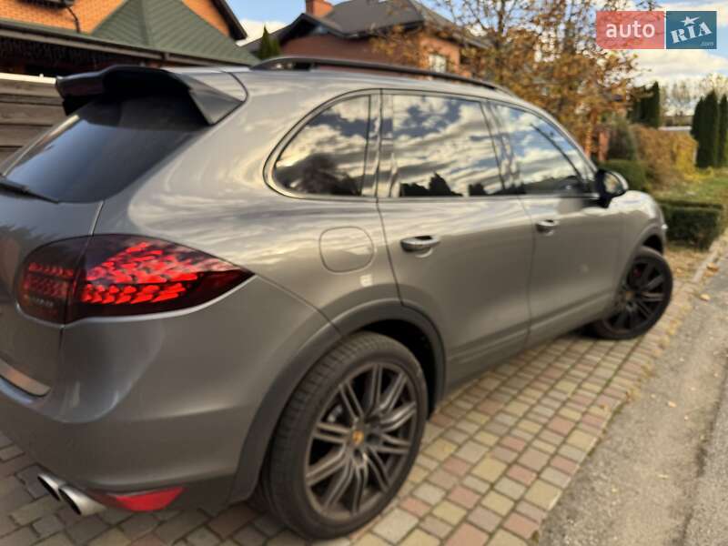 Внедорожник / Кроссовер Porsche Cayenne 2012 в Киеве