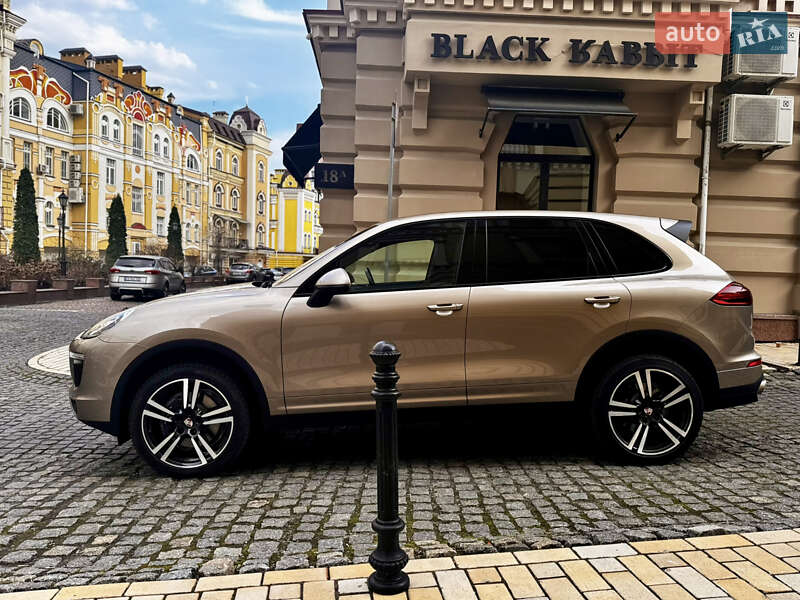 Позашляховик / Кросовер Porsche Cayenne 2016 в Києві