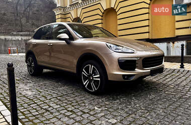 Внедорожник / Кроссовер Porsche Cayenne 2016 в 
