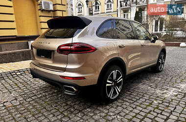 Внедорожник / Кроссовер Porsche Cayenne 2016 в 