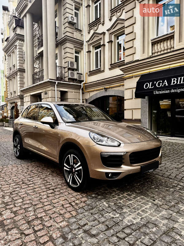 Позашляховик / Кросовер Porsche Cayenne 2016 в Києві