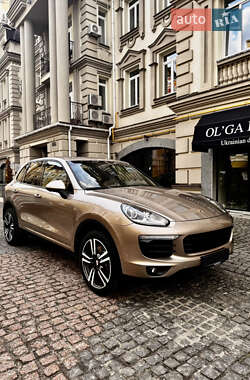 Внедорожник / Кроссовер Porsche Cayenne 2016 в 