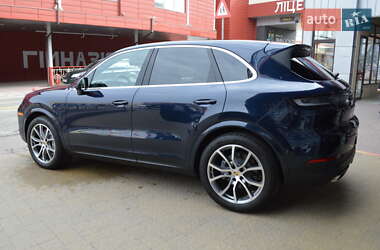 Внедорожник / Кроссовер Porsche Cayenne 2023 в 
