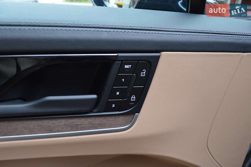 Внедорожник / Кроссовер Porsche Cayenne 2023 в Львове