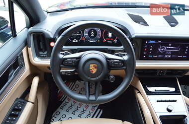Внедорожник / Кроссовер Porsche Cayenne 2023 в 