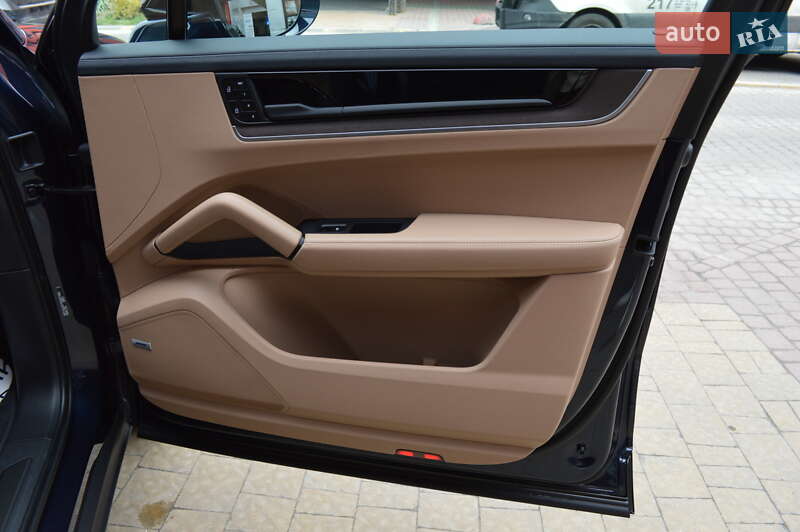 Внедорожник / Кроссовер Porsche Cayenne 2023 в Львове