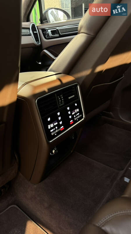 Внедорожник / Кроссовер Porsche Cayenne 2018 в Киеве