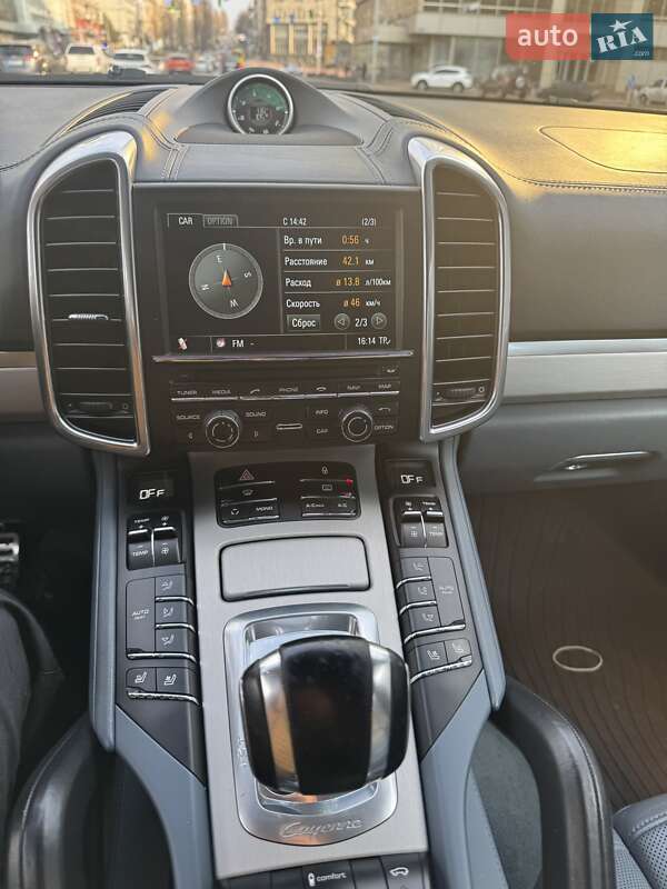 Внедорожник / Кроссовер Porsche Cayenne 2012 в Киеве