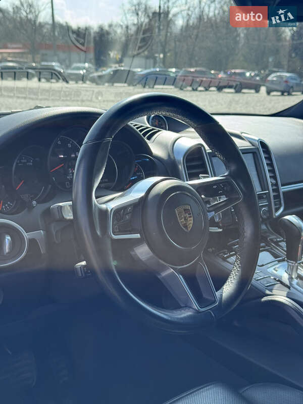 Внедорожник / Кроссовер Porsche Cayenne 2016 в Киеве