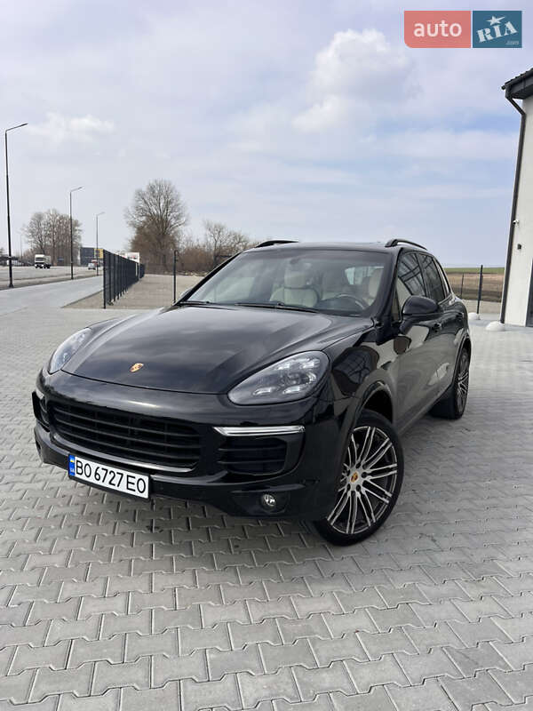 Внедорожник / Кроссовер Porsche Cayenne 2016 в 