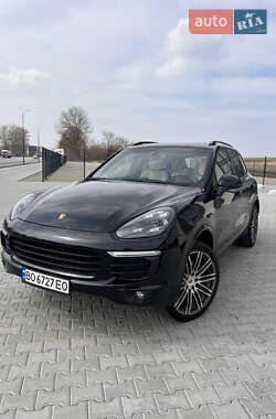 Внедорожник / Кроссовер Porsche Cayenne 2016 в 