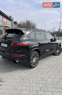 Внедорожник / Кроссовер Porsche Cayenne 2016 в 