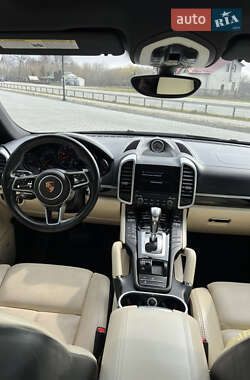 Внедорожник / Кроссовер Porsche Cayenne 2016 в 