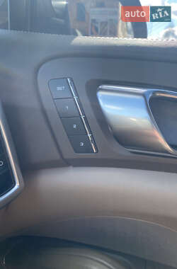 Внедорожник / Кроссовер Porsche Cayenne 2013 в 