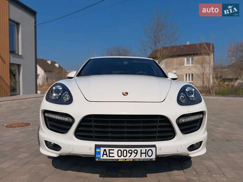 Позашляховик / Кросовер Porsche Cayenne 2013 в 